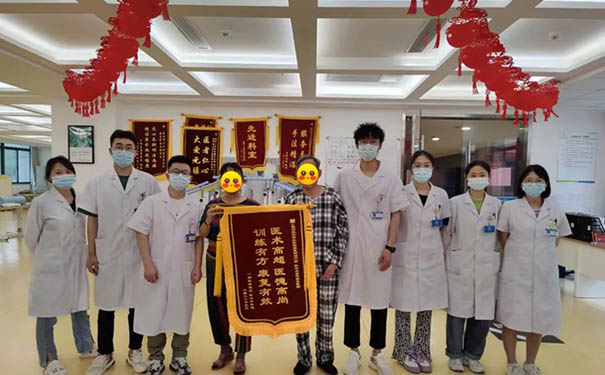杭州三江阳光康复医院脑梗康复案例，让患者从偏瘫到独自行走