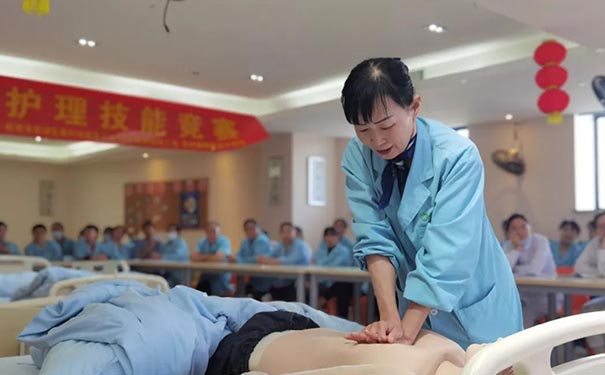 蒋村街道总工会与杭州橡树老年病医院组织护理实操技能比拼竞赛活动