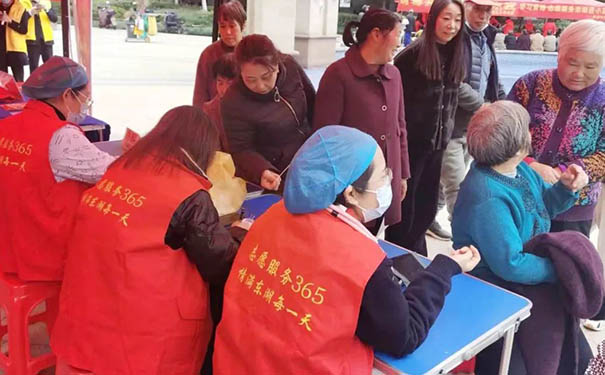 杭州余杭同安医院开展社区义诊活动，为社区居民送健康