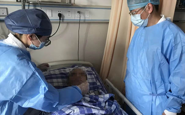 【康复案例】浙江省人民医院气管切开带呼吸机昏迷病人，成功拔管