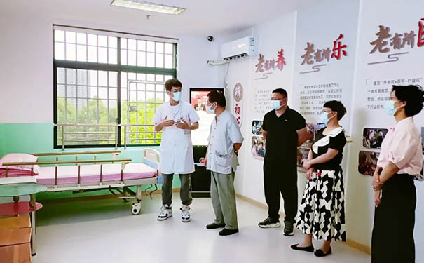 【杭州绿康老年医院】中国老年龄事业发展基金会行一慈善项目为我院捐赠